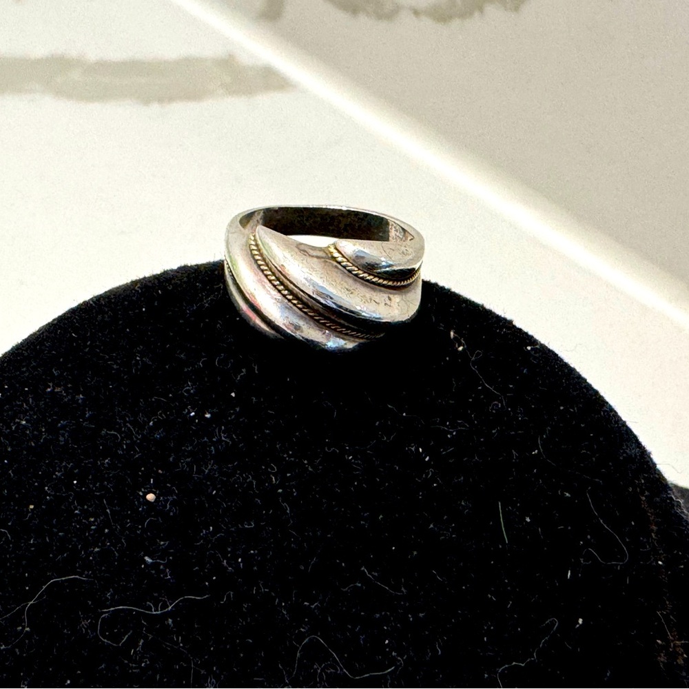 Tiffany & Co vintage sterling silver and 14k gold shrimp ring. Size 6. - Picture 2 of 3